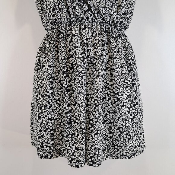 UNIQLO Floral Black and White V Neck Romper Size S - Picture 3 of 11